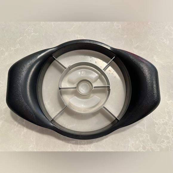 Pampered Chef Kitchen Pampered Chef Pineapple Slicercorercutter